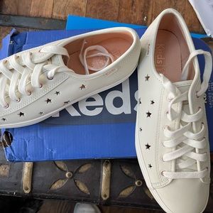 7.5 leather lace up womens shoe with stars